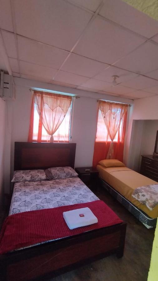 Habitaciones Confortables Con Un Ambiente Familiar Пуэрто-Бакерисо-Морено Экстерьер фото